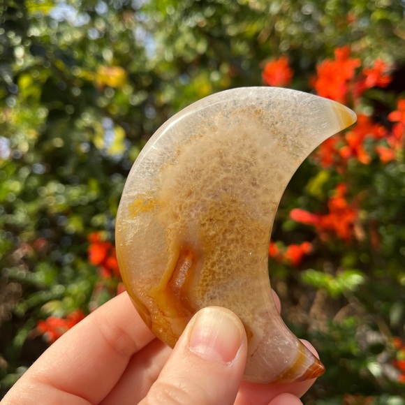 Carnelian Moon Art Home Decoration Quartz Crystal Natural Stone Rock - Picture 6 of 13
